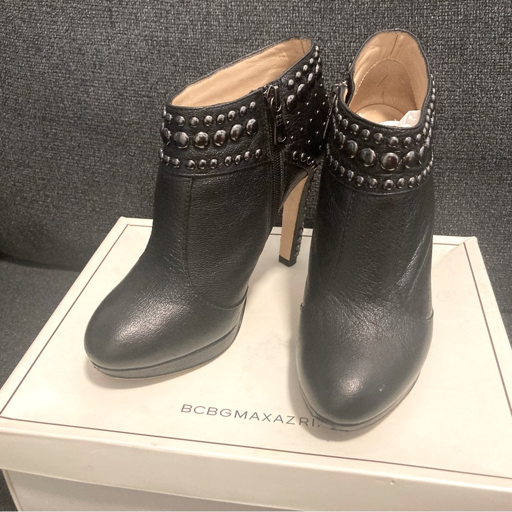 BCBG Maxazria Katarina Black Booties size 7.5M